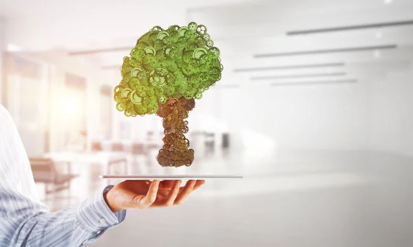 Conceito de ambiente ecológico apresentado pela árvore como mecanismo de trabalho ou motor — Fotografia de Stock