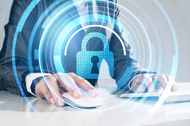 Klavye üzerinde kadın yazarak şifre ile Internet güvenlik kavramı