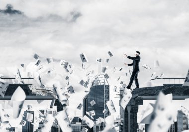 Kağıtları kocaman bir boşluk ile beton köprü üzerinde gizli tehditler ve riskler sembolü olarak uçan arasında blindfolded yürüyüş iş adamı. Cityscape görünümü arka plan üzerinde. 3D render.