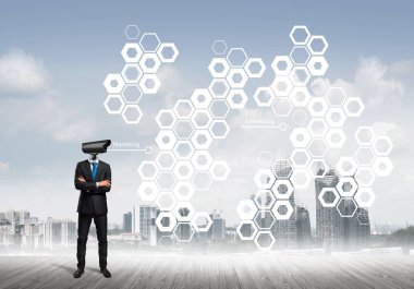 Kamera başlıklı adamla güvenlik ve gizlilik koruması kavramı