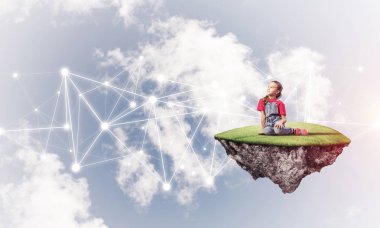 Yüzen adada tatlı bir gülümseme sunan sosyal bağlantı konsepti