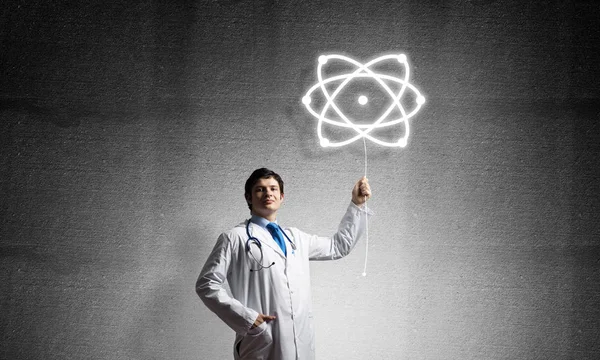 Erfolgreicher Und Junger Arzt Weißer Uniform Der Sich Mit Molekularer — Stockfoto