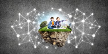 ECO konsepti yüzen ada ve üzerinde kitap oturan çocuklar.