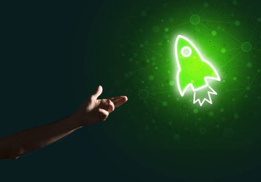 İnsan avuç içi teknoloji konsepti olarak Roket Web simgesini sunar