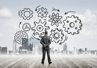 Modern şehre bakan ve vites düzeneği çizen işadamlarının arka planı