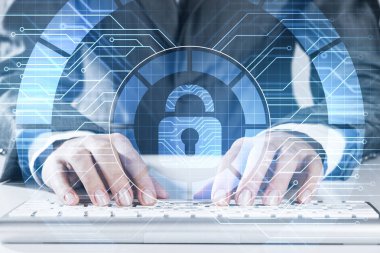 Klavye üzerinde kadın yazarak şifre ile Internet güvenlik kavramı