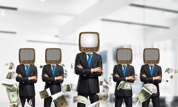 Televisie verslaving van mensen uit het bedrijfsleven. — Stockfoto