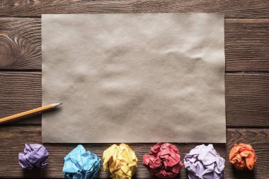 Paperballs ile ilham ve yaratıcılık kavramı. Metninizi yerleştirin