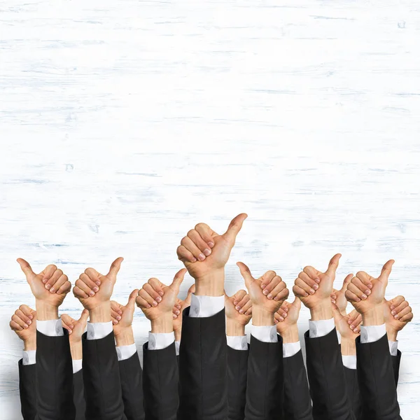Ομάδα Των Χεριών Των Επιχειρηματιών Δείχνει Χειρονομίες Ξύλινο Φόντο — Φωτογραφία Αρχείου