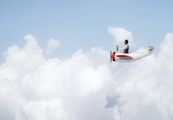 Hombre Con Sombrero Aviador Con Gafas Que Conducen Avión Hélice — Foto de Stock