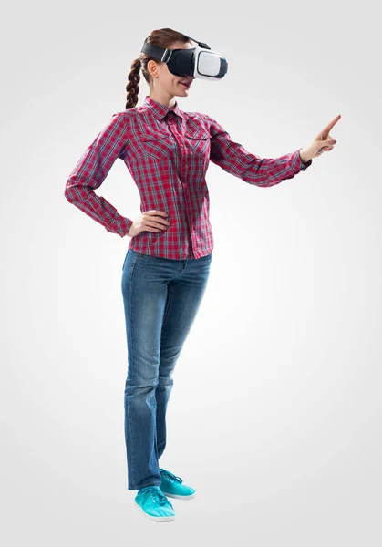 Dame Chemise Carreaux Jeans Utilisant Des Lunettes Réalité Virtuelle Femme — Photo