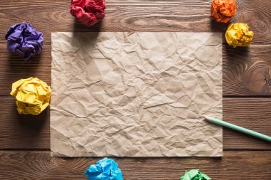 Paperballs ile ilham ve yaratıcılık kavramı. Metninizi yerleştirin