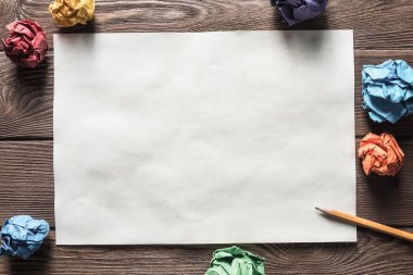 Yaratıcılık kavramı ve boş kağıt bokunun sunduğu ilham. Metninizi yerleştirin