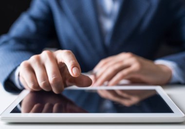 Erkek el ekran dijital tablet dokunmadan