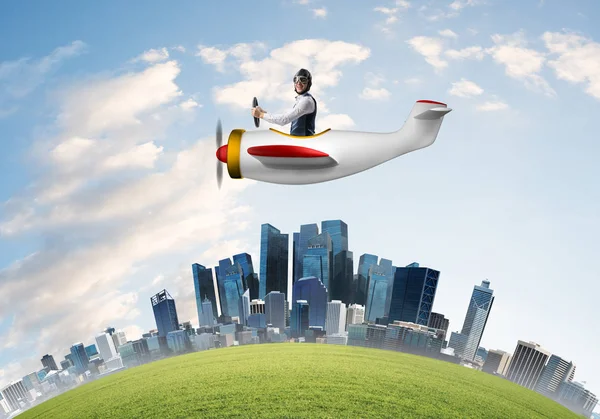 Lycklig Affärsman Läder Hjälm Flyger Propeller Plan Aviator Kör Litet — Stockfoto