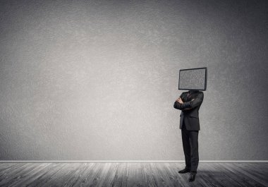 kafa yerine tv ile işadamı.