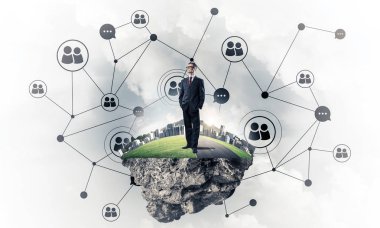 Mavi gökyüzünde yüzen yeşil Adası üzerinde zarif işadamı