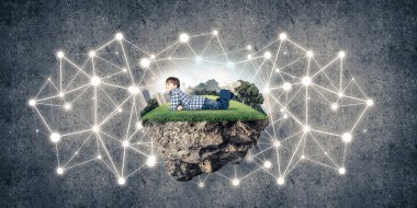 Yüzen ada ve mutlu bir çocukluk çocuğu ile bağlantı kavramı