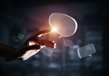 Gri backgr cam boş sohbet simgesi ile iletişim kavramı