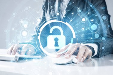 Klavye üzerinde kadın yazarak şifre ile Internet güvenlik kavramı