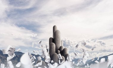 Nefes kesici manzarası olan çok sayıda taş sütun.