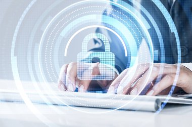 Klavye üzerinde kadın yazarak şifre ile Internet güvenlik kavramı