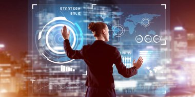 Sanal panel ve gece şehir vasıl geçmiş çalışma iş kadını arkadan görünüm