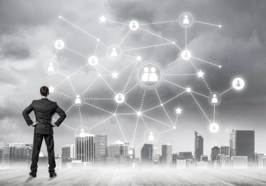 Modern şehir manzarası ve bağlantı konseptine bakan işadamlarının arka planı