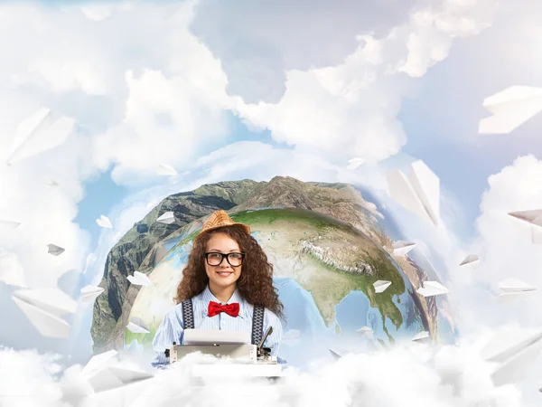 Hard Working Female Writer Using Typing Machine While Sitting Table — Stock Photo, Image