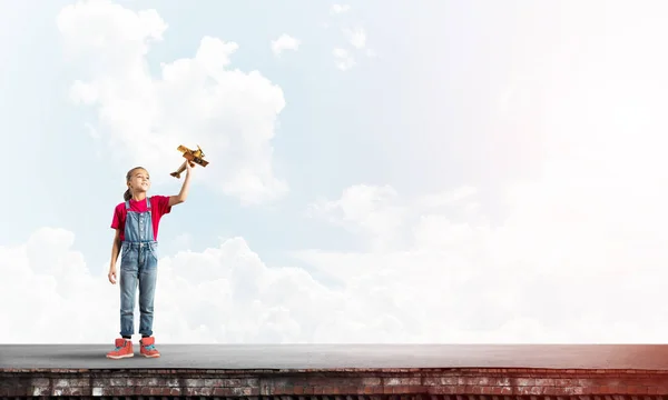 Mignon Heureux Enfant Fille Sur Construction Top Jouer Avec Rétro — Photo