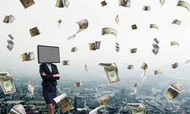 Kafa yerine TV ile iş kadını.