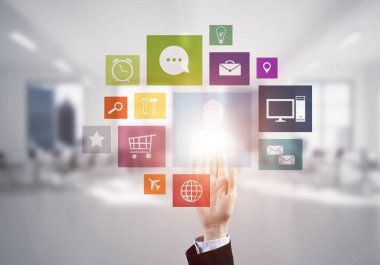 Modern ofis iç ve iş kadını el seçimi yakın 