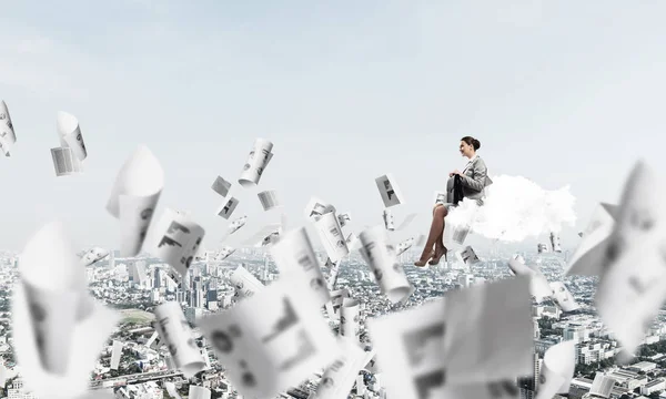 Junge Elegante Frau Mit Koffer Den Händen Auf Wolke Sieben — Stockfoto