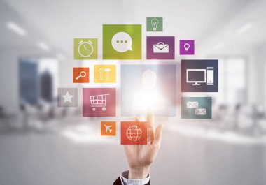 Modern ofis iç ve iş kadını el seçimi yakın 