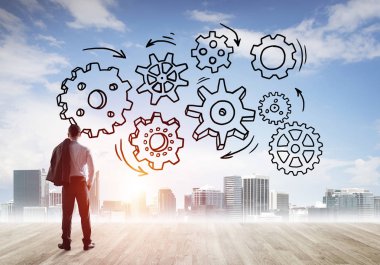 Modern şehre bakan ve vites düzeneği çizen işadamlarının arka planı