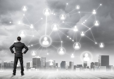 Modern şehir manzarası ve bağlantı konseptine bakan işadamlarının arka planı