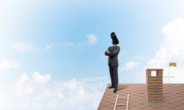 Kamera başlıklı adamla güvenlik ve gizlilik koruması kavramı