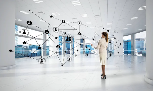 Ağ kurma ve sosyal iletişim kavramı modern iş için etkili bir nokta