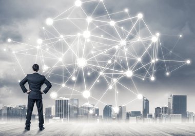 İşadamı arkasını kolluyor ve ağ çizimi kavramına bakıyor