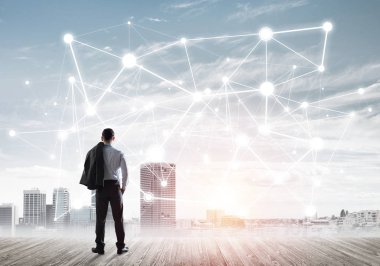 İşadamı arkasını kolluyor ve ağ çizimi kavramına bakıyor