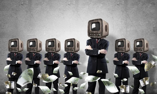 Empresarios con TV vieja en lugar de cabeza. —  Fotos de Stock