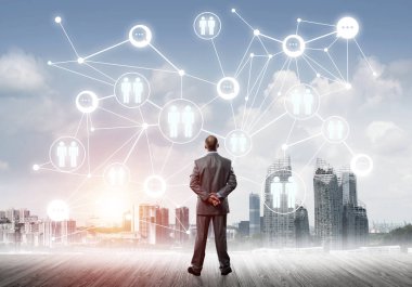 Modern şehir manzarası ve bağlantı konseptine bakan işadamlarının arka planı