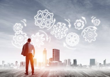 Modern şehre bakan ve vites düzeneği çizen işadamlarının arka planı