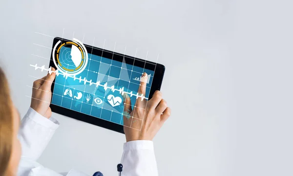 Close of female doctor hands working with tablet pc computer — Stock Photo, Image