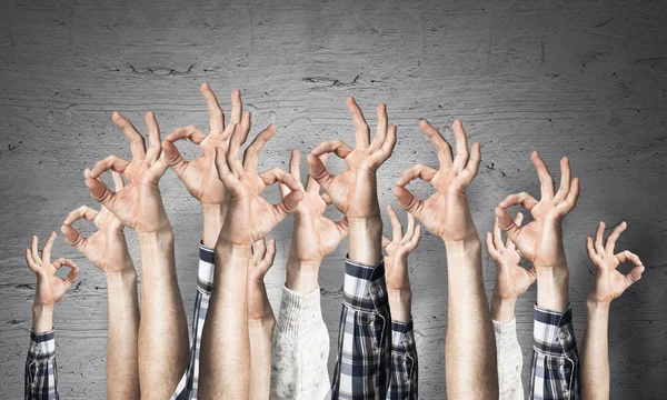 Rij Van Man Handen Tonen Oke Gebaar Overeenkomst Goedkeuringsgroep Van — Stockfoto