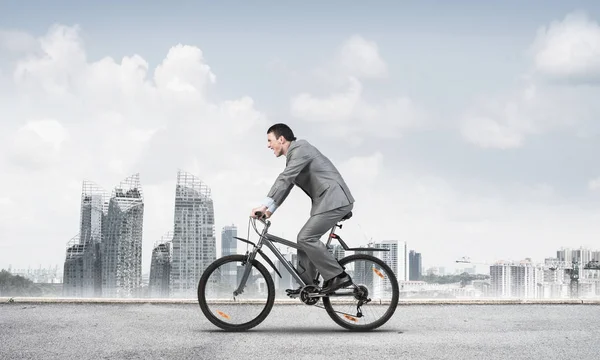 Empresario Viajando Trabajo Bicicleta Hombre Con Traje Negocios Montando Bicicleta — Foto de Stock