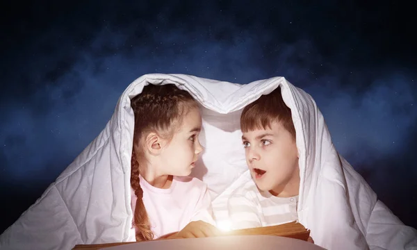 Scared Little Girl Boy Looking Each Other Blanket Children Together — Stock Photo, Image