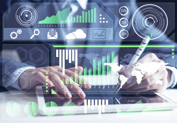 Diagrama de comercio de análisis de hombre de negocios en la tableta — Foto de Stock