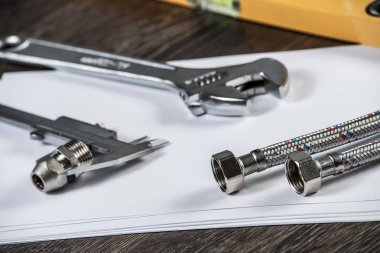 Su örgülü metal hortum ve hortum parçaları