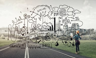 Açık havada mühendis kadının arka planı ve ekrana konsept çizimi